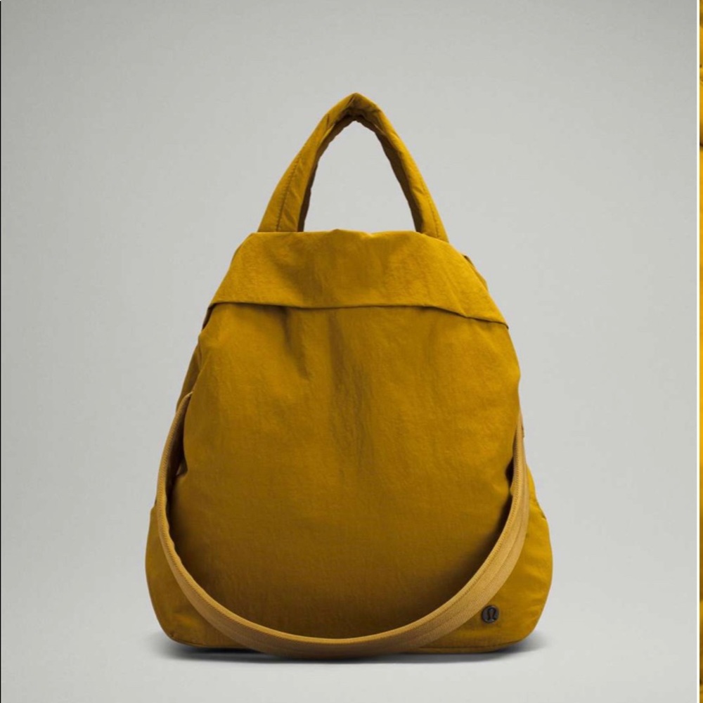 Lululemon On My Level bag 2.0 19L - NWOT